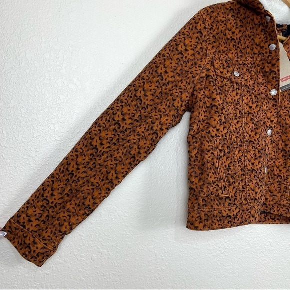 Levi’s Leopard Print Sherpa Tucker Jacket Size Medium Women IRREGULAR - Picture 6 of 15